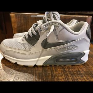 WOMEN’S AIR MAX 90 ESSENTIAL